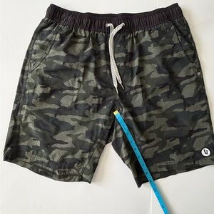 EUC Men’s Vuori Kore Shorts size medium camo athleisure mens m